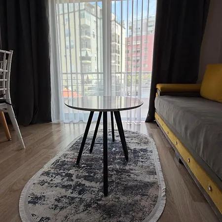 Comfort Center With Balcony 2 Τίρανα