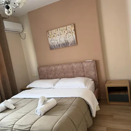 Comfort Center With Balcony 2 * Τίρανα